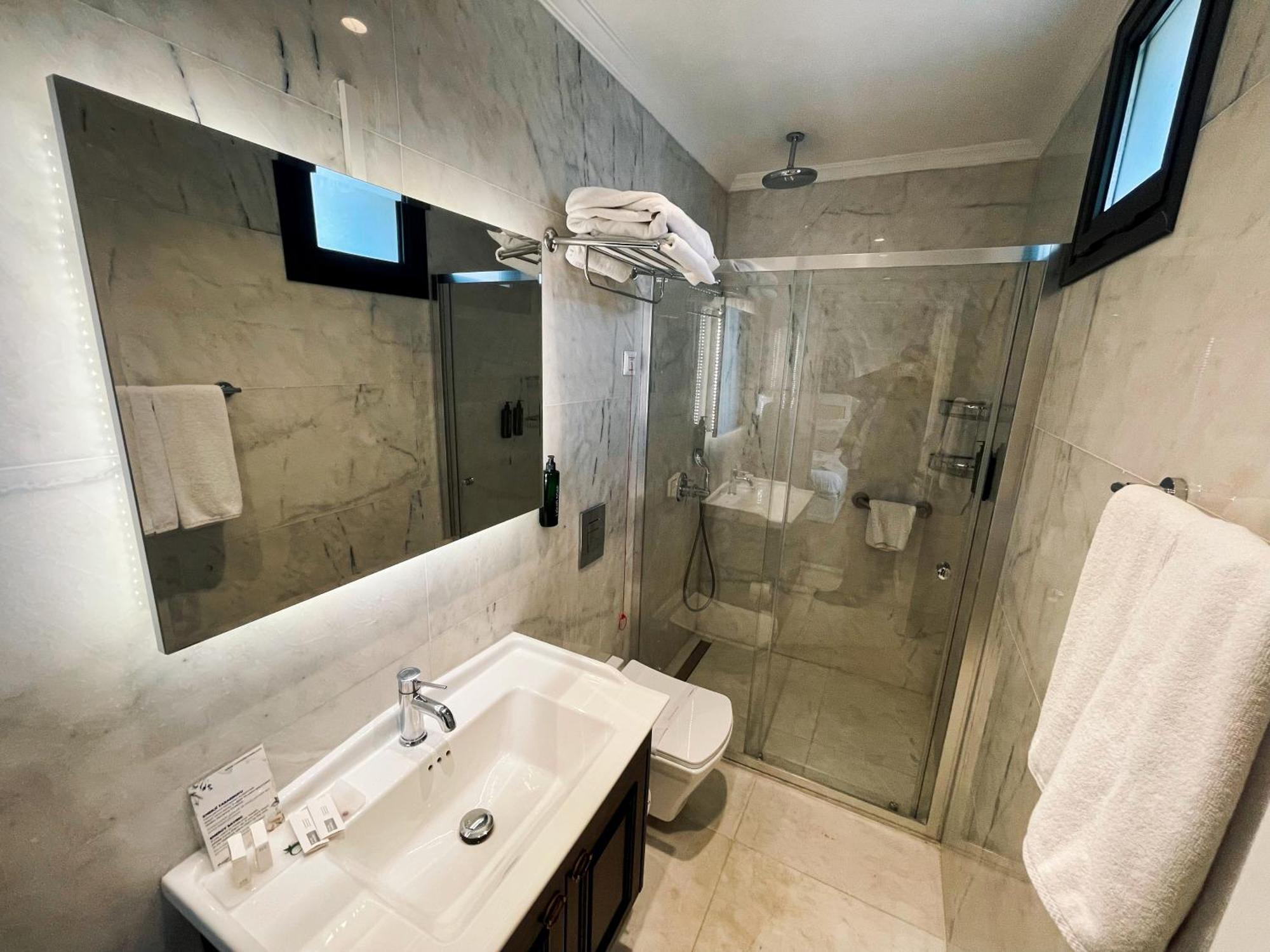 Dbd Hotel Bayrakli Izmir Eksteriør billede